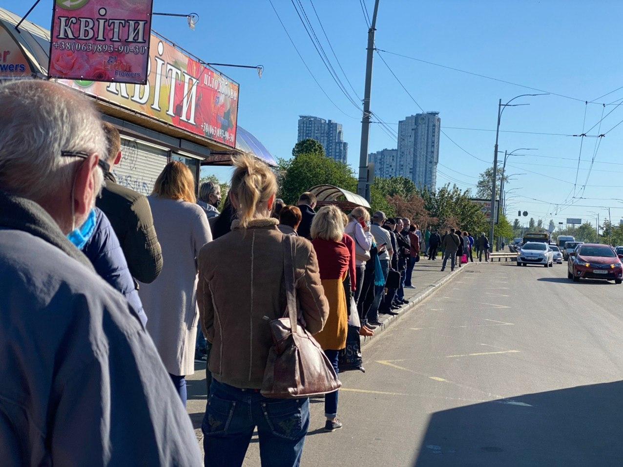 Пробки в столице и очереди на остановках: движение общественного транспорта  проверили журналисты