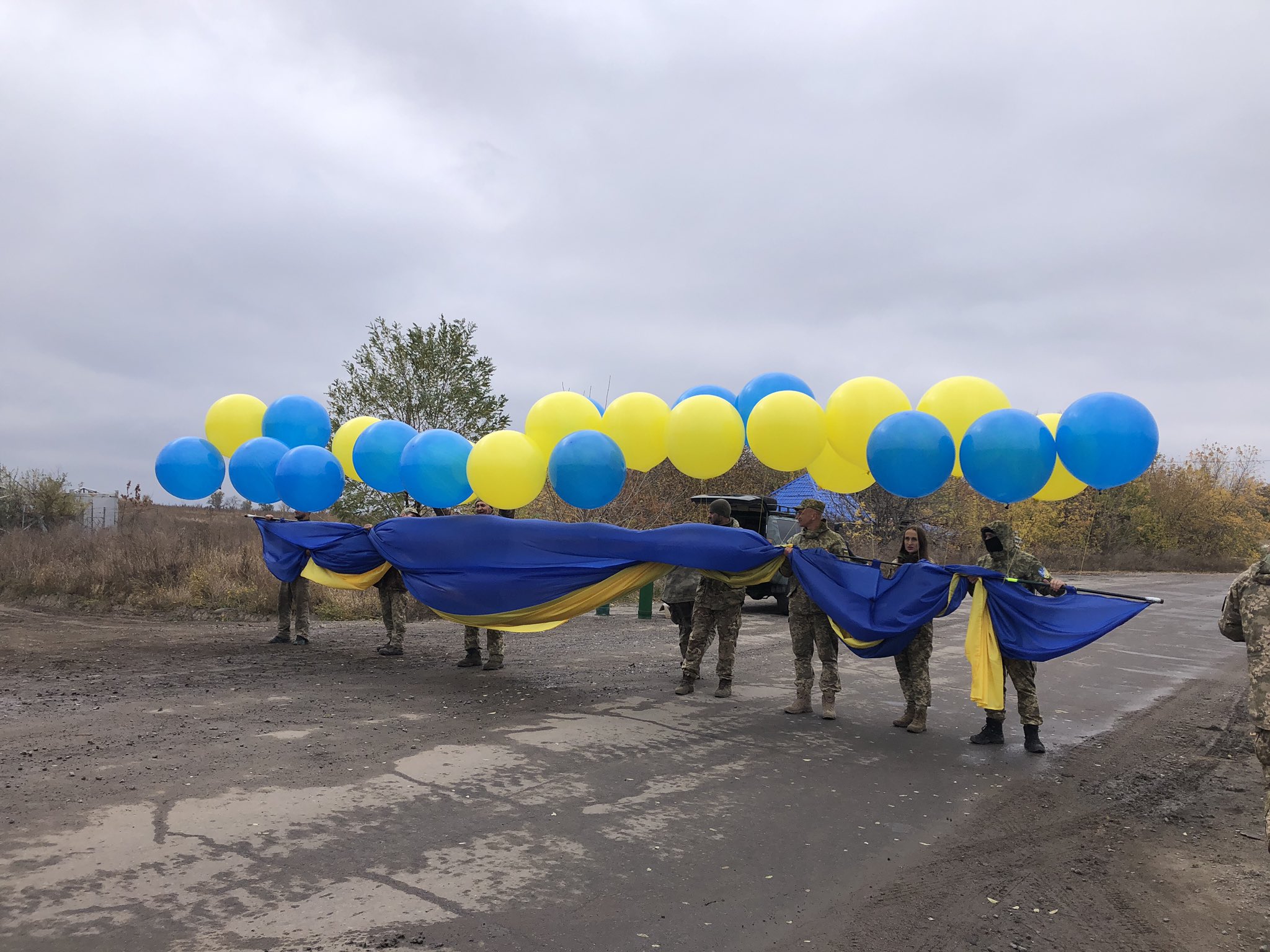 Бійці ЗСУ запустили український прапор над окупованим Донецьком Фото відео Читайте на Ukrnet 5429